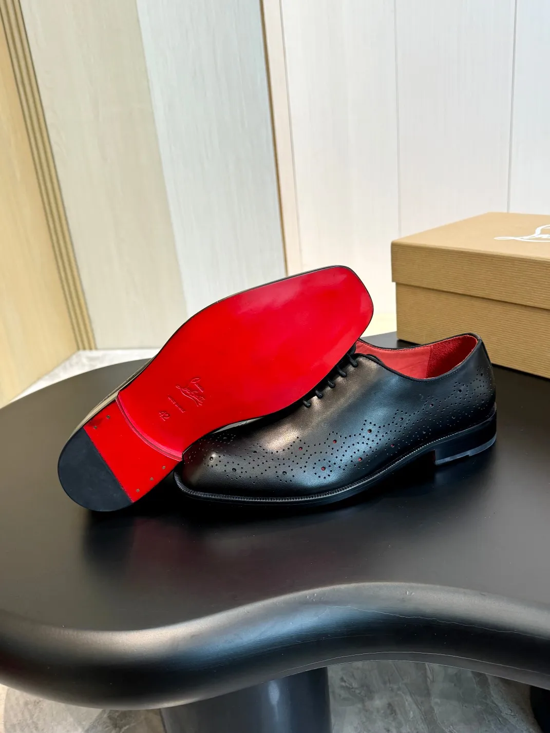 [CL red-soled shoes] Top P: 1020💰 Size 39-44 (⚠️38.45.46 custom-made, non-refundable and non-exchangeable) 🆑High-end men’s business formal leather shoes, original and genuine top-quality goods ••✅💯 Top-quality original order purchasing agent! Original imported patterned cowhide ➕Imported cowhide lining ➕Cowhide feet ➕Original leather outsole~🉑️Feel free to compare the authentic ones!